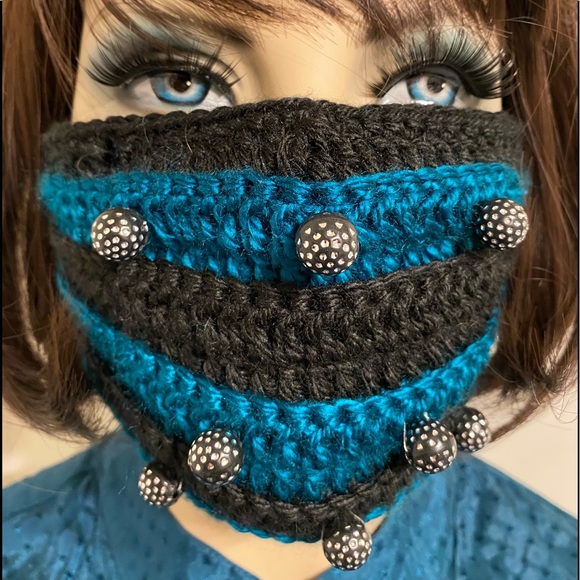 Decorative Hand-knitted Face Mask - Picture 11 of 11
